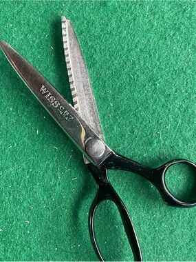 Vintage  WISS Pinking Shears Scissors MODEL CB7 LARGE / HEAVY DUTY 7"